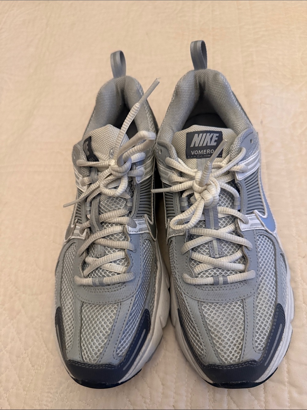 Nike Vomero 5 Gray and White Mesh Running Sneakers.  Sz 8.5 W.  EUC